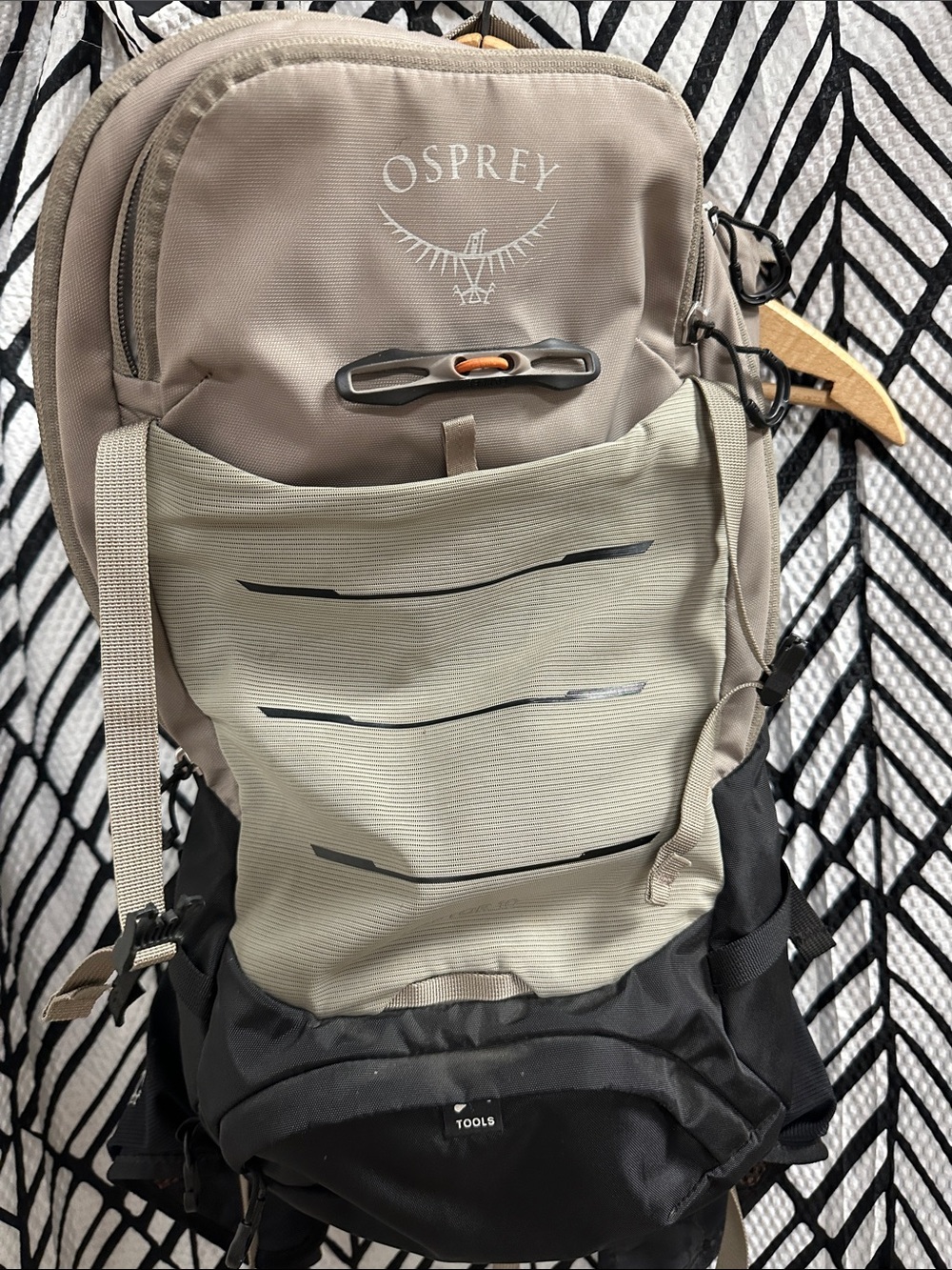 OSPREY Raptor 10 Men’s Tan, Beige & Black Trekking Backpack